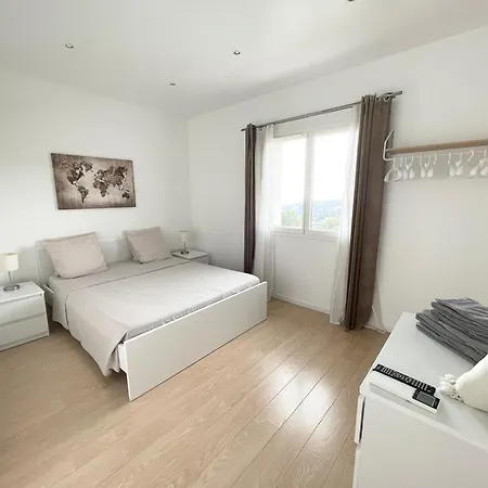 Le Clos Des Lauriers Casa de Férias *